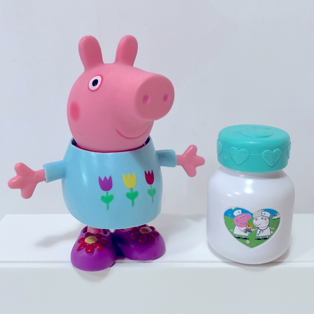 LARGE FIGURE PEPPA PIG
